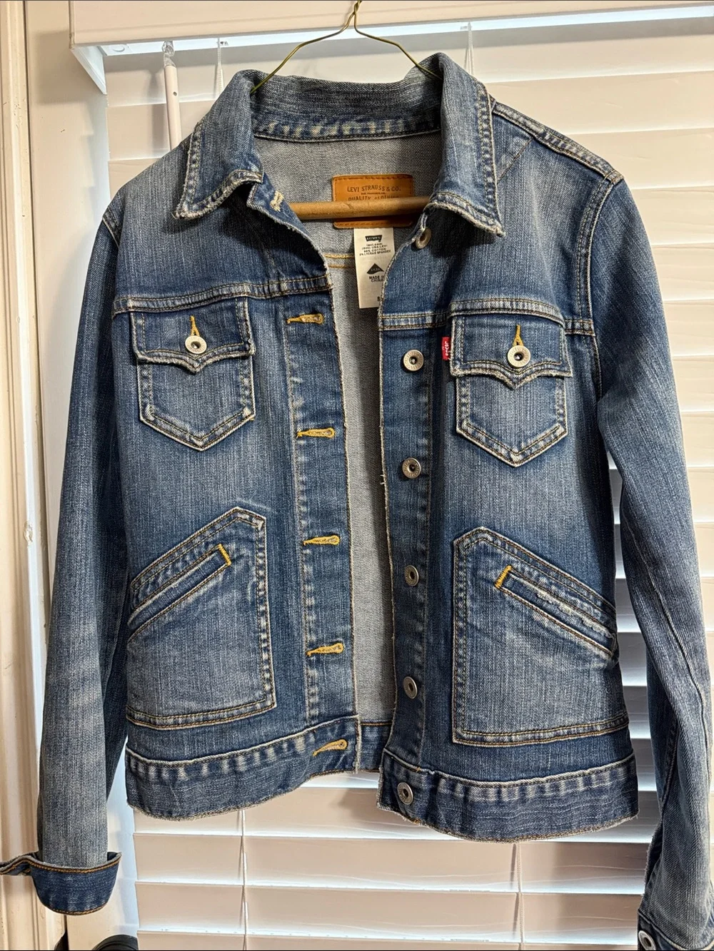 Levi's Women Blue Denim Jacket with Red Tab